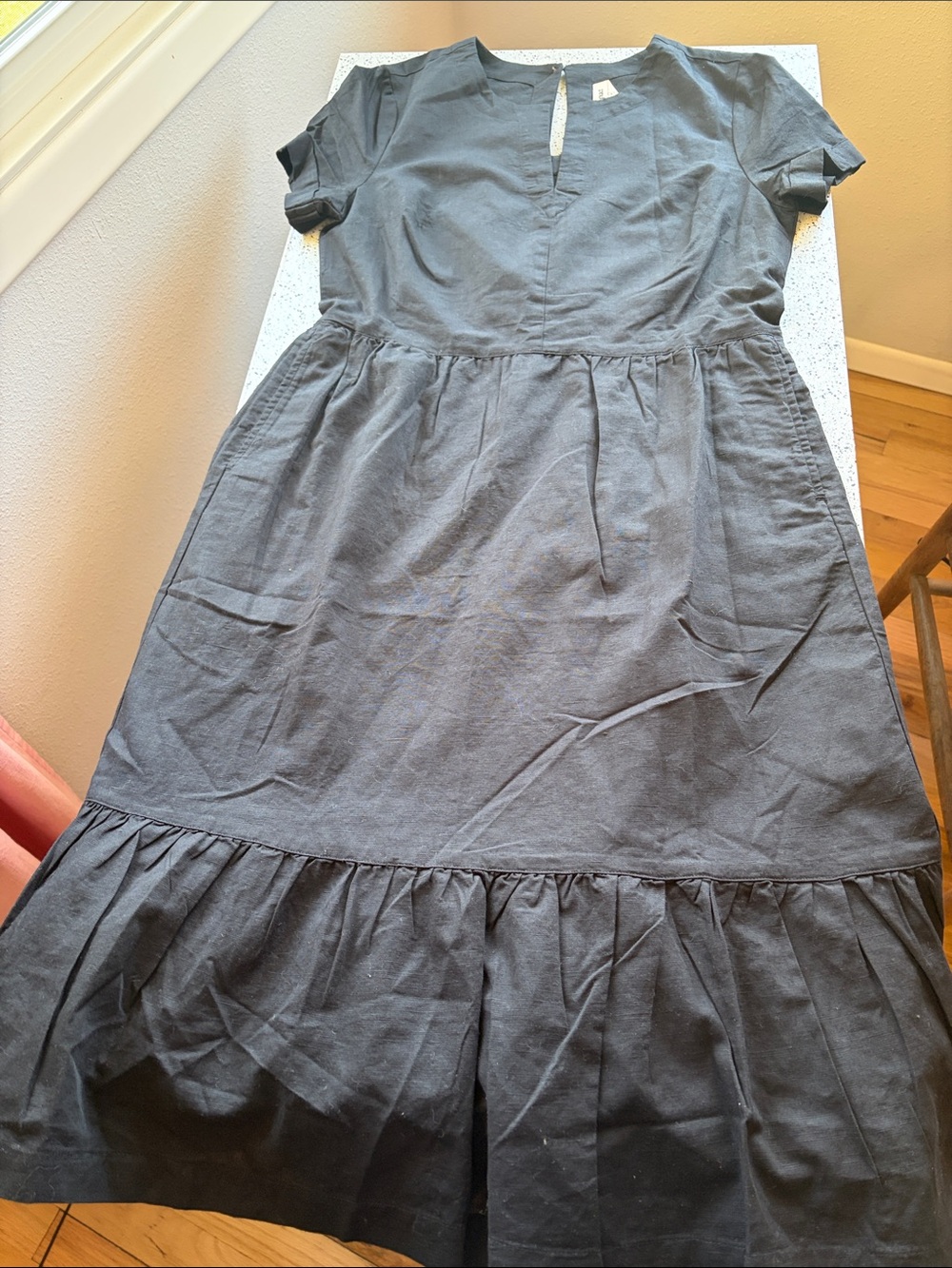 Linen blend dress small cap sleeve notched neckline keyhole button pockets